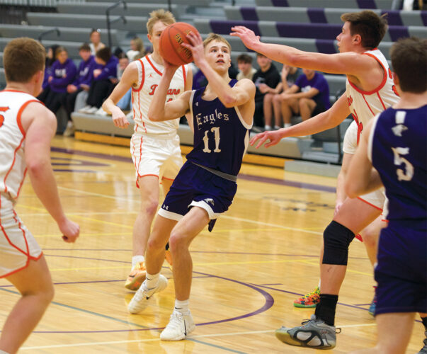 New Ulm falls to Delano long-range attack